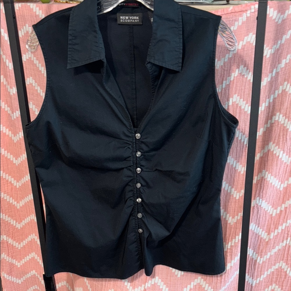 New York & Company Black Sleeveless Ruched Button Down Shirt
